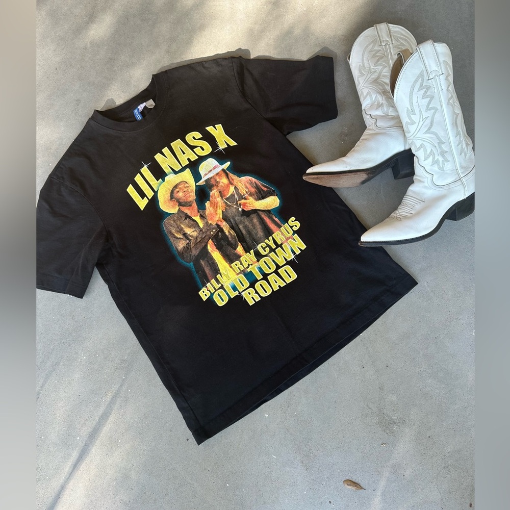 Old Town Road t-shirt with Billy Ray & lil Nas x.